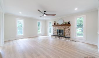 408 W Foxdale Ln, Arlington Heights, IL 60004