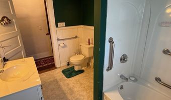 20-24 Church St, Barre, MA 01074