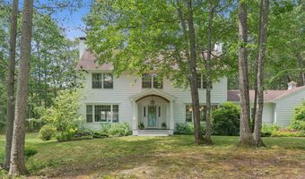 6 Beechwood Ln, Falmouth, ME 04105