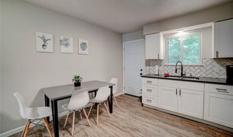 1304 SE C St, Bentonville, AR 72712