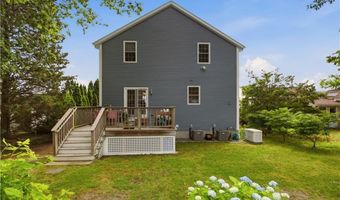11 King Philip Ave, Bristol, RI 02809