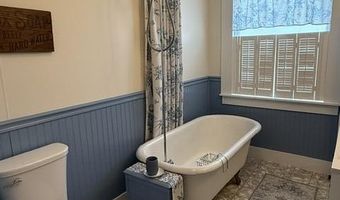 51 Broadway St, Baileyville, ME 04694