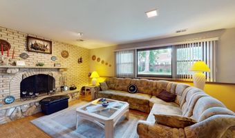 1608 E Crabtree Dr, Arlington Heights, IL 60004