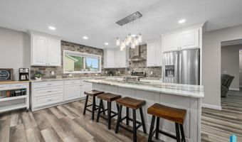 316 S Country Club Ave, Brandon, SD 57005