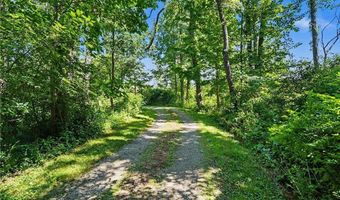 2216 N Medina Line Rd, Akron, OH 44333