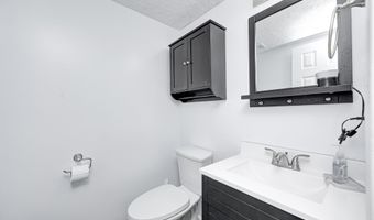 555 Hyannis Dr, Avon, IN 46123