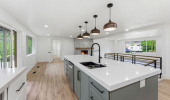 871 N BONITA Way E, Centerville, UT 84014