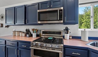 7821 Charlotte Cir, Anchorage, AK 99502