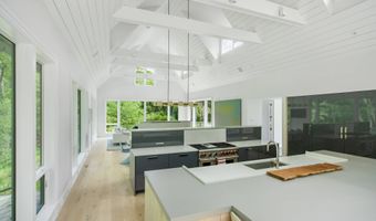 7 Ashwood Ct, Amagansett, NY 11930