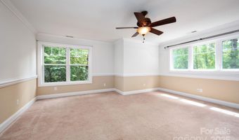 17 Bohemian Ln, Asheville, NC 28805