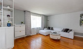 7 Oakcrest Dr, North Providence, RI 02904