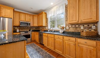 2 Ellsworth Pl, Avon, CT 06001