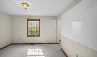 9 Maxwell Dr, Brookline, NH 03033