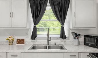 702 11th St, Altavista, VA 24517