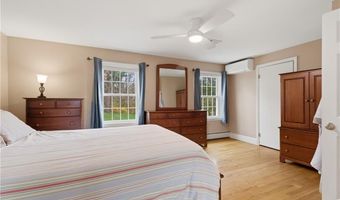27 Old Meadow Ln, Cumberland, RI 02864