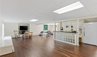 38 Gondola Ave, Jamestown, RI 02835