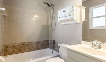 204 Oakwood Farms Ct, Ballwin, MO 63021