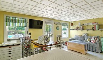 102 Cranberry Ter, Cranston, RI 02921