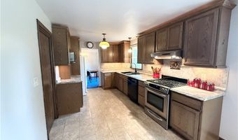 2493 Frostwood Dr, Austintown, OH 44515