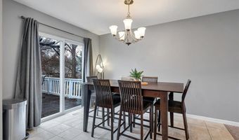 225 Vistaoak Ct, Ballwin, MO 63021