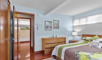 10 Ocean View Dr, Middletown, RI 02842