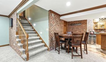 102 Greenhurst Ct, Auburn, IN 46706