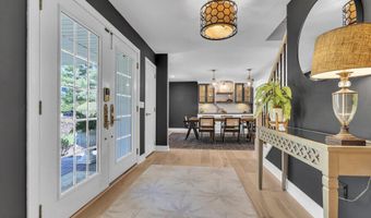 14 Bunker Hill Dr, Middletown, NJ 07748