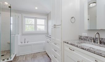 3 BLACKWOLF Ct, Algonquin, IL 60102