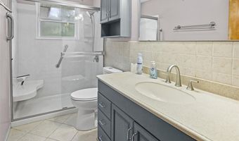 3303 Mission, Alton, IL 62002
