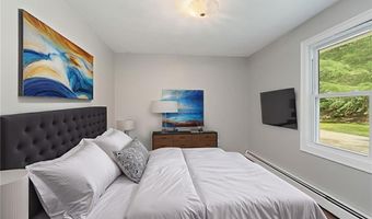 34 Winsor Ave, Johnston, RI 02919