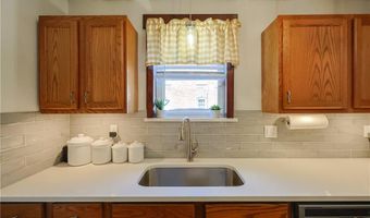 8 Lawrence St, Cumberland, RI 02864
