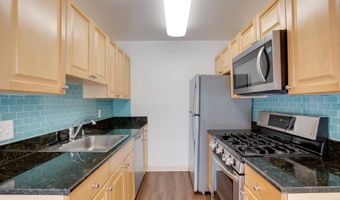 4965 AMERICANA Dr 104, Annandale, VA 22003