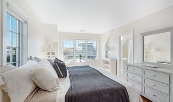 591 Ocean Ave, Newport, RI 02840