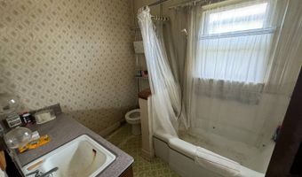 909 7th St, Britton, SD 57430