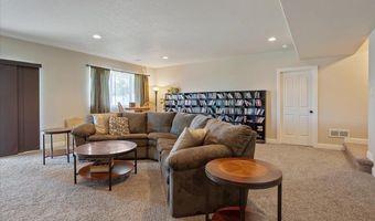 5254 SHADOW ROCK Dr, Cheyenne, WY 82009
