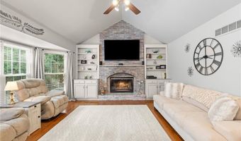 1233 Red Oak Plantation Dr, Ballwin, MO 63021