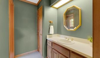 1102 Cabriolet Blvd, Auburn, IN 46706