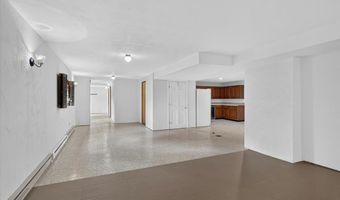 7 Springlake Ct, Ballwin, MO 63011