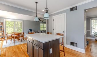 50 Searle Ave, Cranston, RI 02920