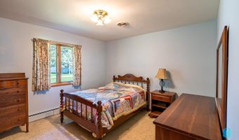 207 S 11th St, Beresford, SD 57004