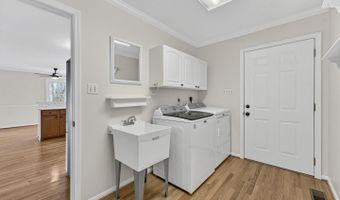 584 S POES Rd, Amissville, VA 20106