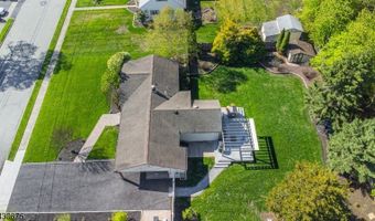 18 Evergreen Dr, Bayonne, NJ 07035