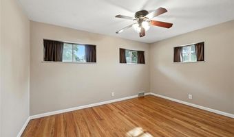 9800 Ridgely Ln, Affton, MO 63123