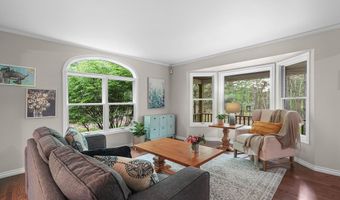 326 Greentree Ln NE, Ada, MI 49301