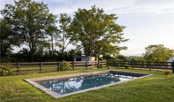 16 Sachuest Dr, Middletown, RI 02842