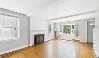 85 Pilgrim Dr, Warwick, RI 02888