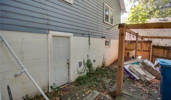 2020 Country Club Dr, Alton, IL 62002