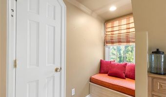 340 Newman Ave, East Providence, RI 02916