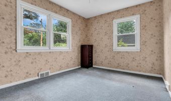 73 Locker St, Beachwood, NJ 08722