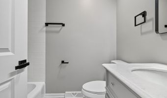 1245 WINAKI Trl, Algonquin, IL 60102